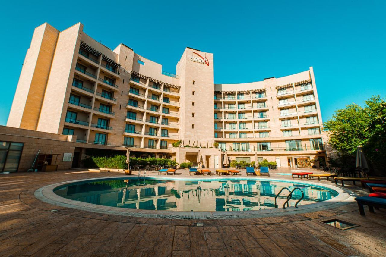 Oryx Hotel Aqaba Exterior photo The hotel's swimming pool