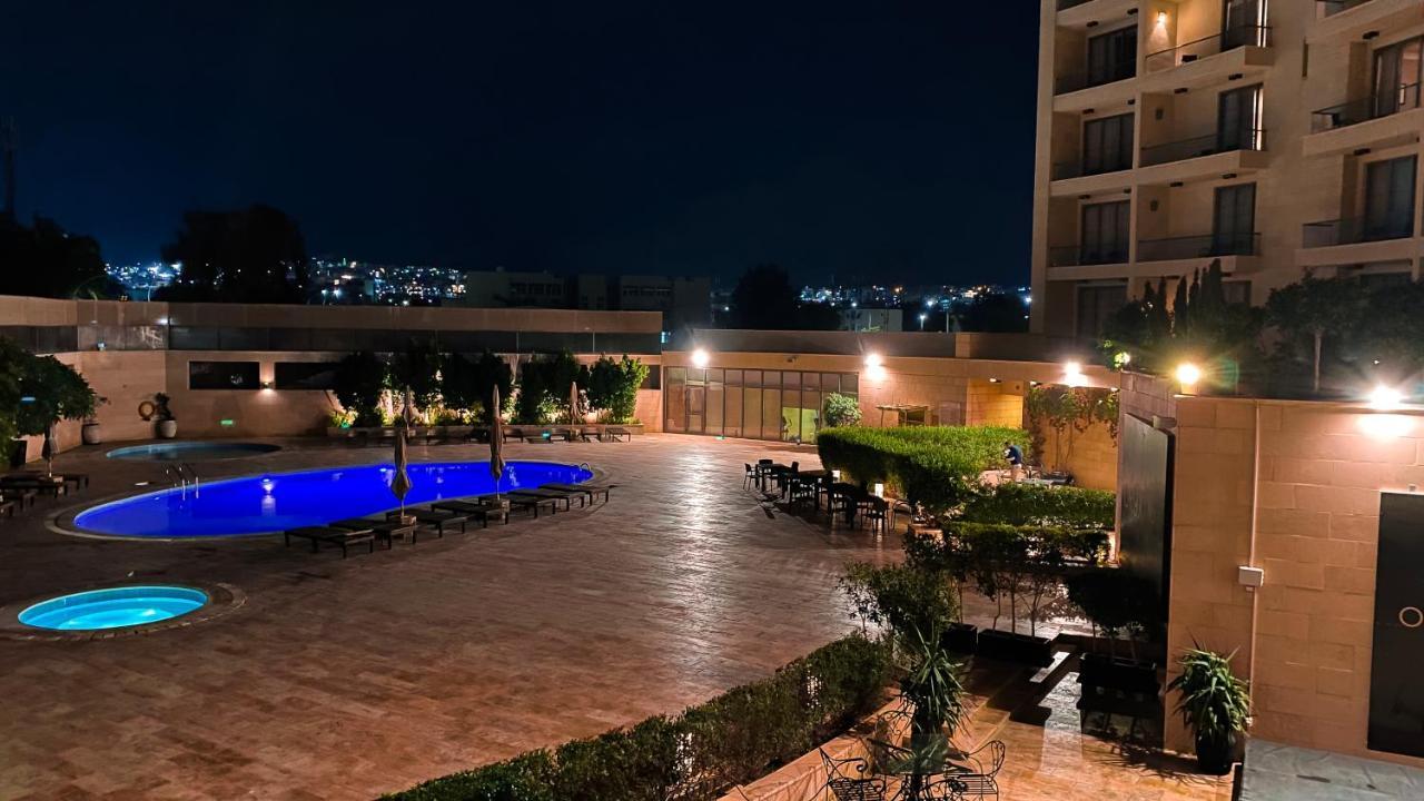 Oryx Hotel Aqaba Exterior photo The pool at the hotel