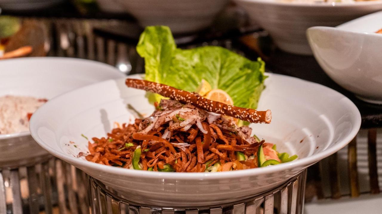 Oryx Hotel Aqaba Exterior photo A salad of dried anchovies