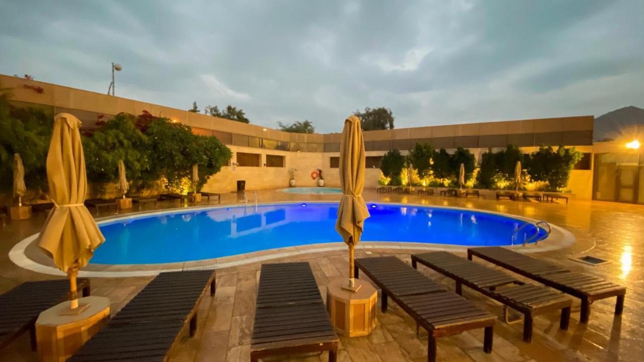 Oryx Hotel Aqaba Exterior photo The pool at the Grand Hotel